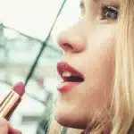 Vom Lippenstift zum Lip Oil: Die sanfte Kontur erobert den Winter 2026