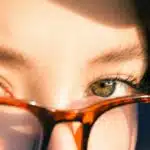 Brillentrends 2026: Nat&uuml;rliche T&ouml;ne und transparente Modelle pr&auml;gen das Design